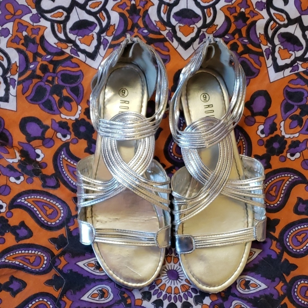 Silver Rogue Helium zip sandals size 9